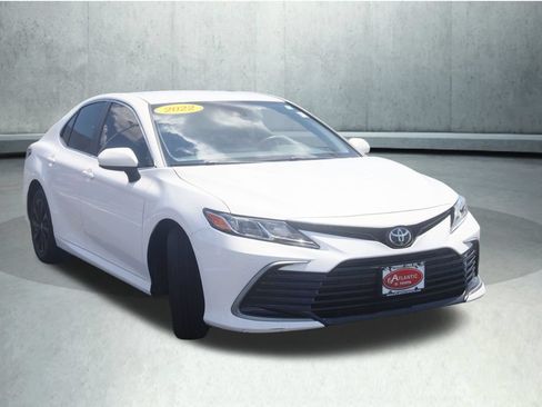 Used 2022 Toyota Camry LE FWD image 16