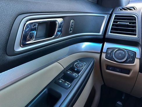 Used 2016 Ford Explorer XLT w/ Equipment Group 202A image 19
