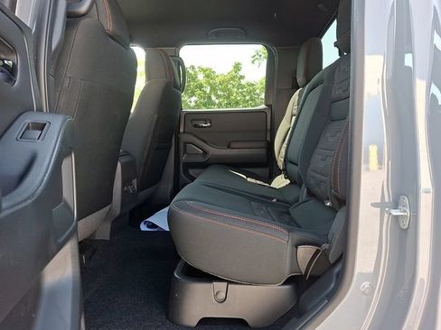 Used 2023 Nissan Frontier PRO-4X w/ Pro Convenience Package AWD/4WD image 13