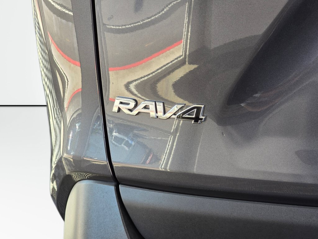 Used 2025 Toyota RAV4 XLE AWD/4WD image 14