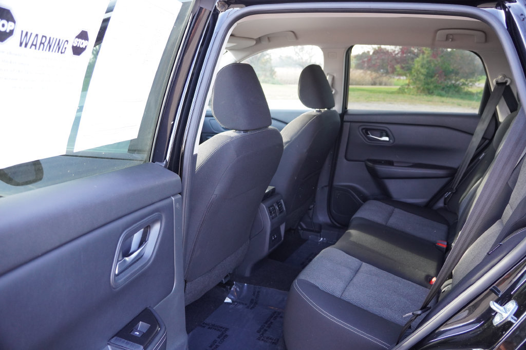 Used 2025 Nissan Rogue SV AWD/4WD image 16