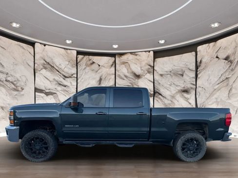 Used 2018 Chevrolet Silverado 3500 LT w/ LT Convenience Package AWD/4WD image 4