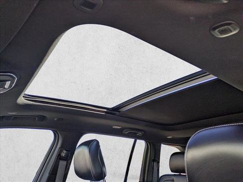 Used 2024 Jeep Grand Cherokee Limited image 16