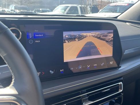 Used 2025 Chevrolet Traverse LT image 17