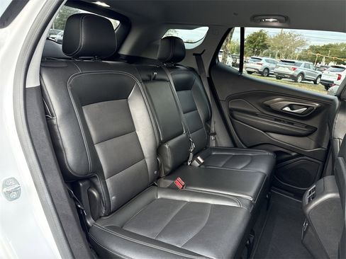 Used 2024 GMC Terrain SLT image 25