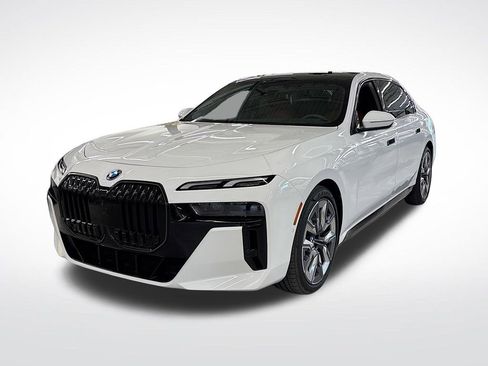 Used 2024 BMW i7 xDrive60 AWD/4WD image 1