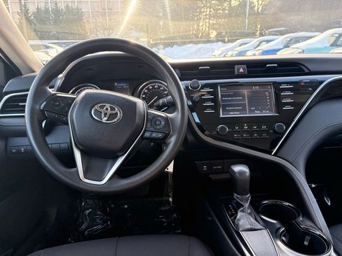 Used 2018 Toyota Camry LE image 27