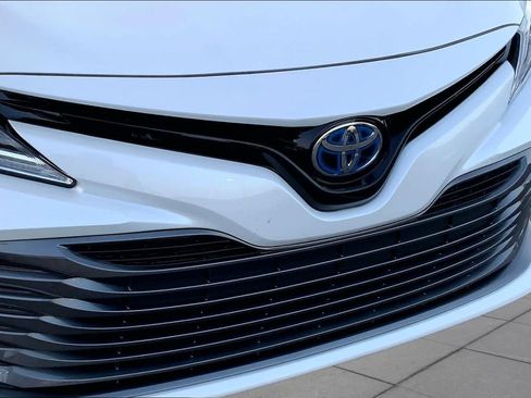 Used 2020 Toyota Camry XLE w/ Sunroof Package FWD image 28