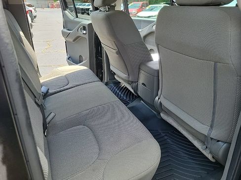 Used 2021 Nissan Frontier SV w/ Midnight Edition Floor Mats AWD/4WD image 16