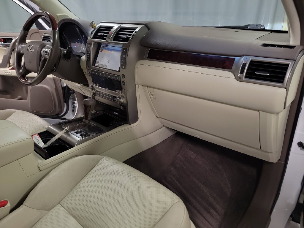 Used 2015 Lexus GX 460 w/ Premium Package AWD/4WD image 35