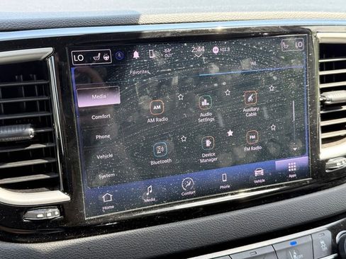 Used 2024 Chrysler Pacifica Touring-L FWD image 15