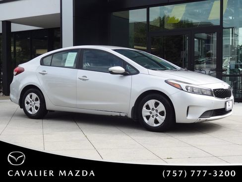 Used 2017 Kia Forte LX w/ LX Popular Package FWD image 2