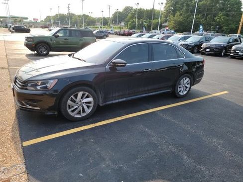Used 2018 Volkswagen Passat 2.0T SE FWD image 1