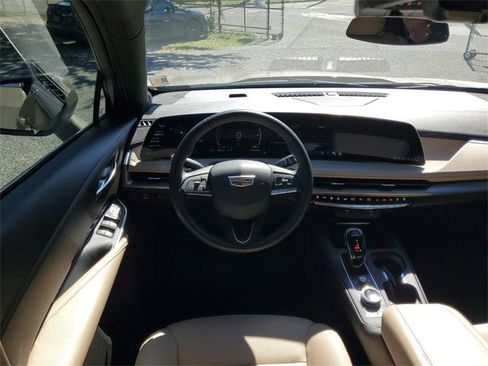 Used 2024 Cadillac XT4 Luxury image 27