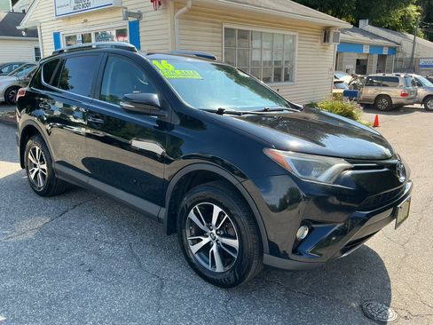Used 2016 Toyota RAV4 XLE AWD/4WD image 5