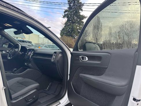 Certified 2023 Volvo XC40 Recharge Ultimate image 11