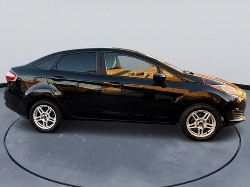 Used 2017 Ford Fiesta SE image 4