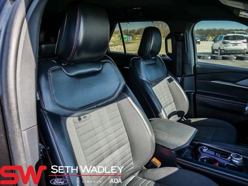 Used 2025 Ford Explorer ST-Line w/ Premium Package image 18