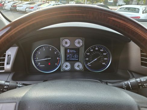 Used 2011 Lexus LX 570 4WD w/ Luxury Pkg image 20