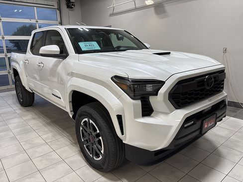 New 2026 Toyota Tacoma TRD Sport AWD/4WD image 4