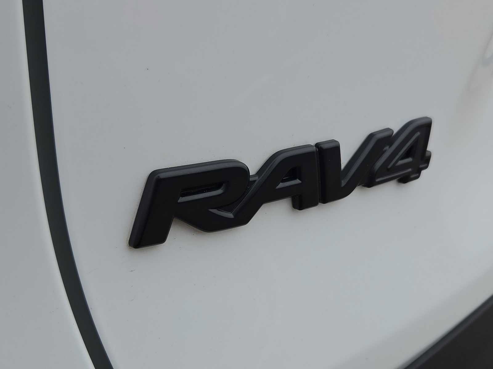 Used 2022 Toyota RAV4 LE AWD/4WD image 11