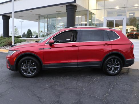 Used 2022 Volkswagen Tiguan SE AWD/4WD image 2