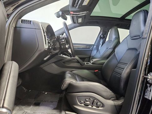 Certified 2023 Porsche Cayenne GTS AWD/4WD image 5