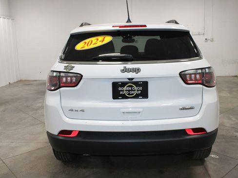 Used 2024 Jeep Compass Latitude image 8