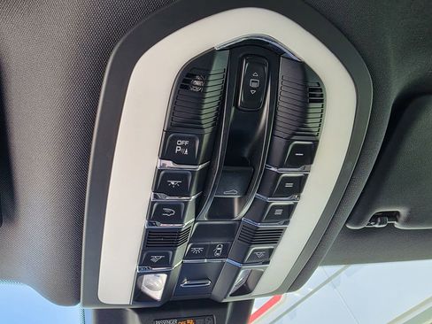 Used 2022 Porsche Macan S image 35