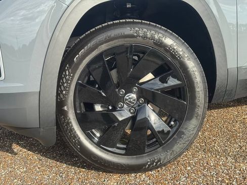 New 2026 Volkswagen Atlas SE FWD image 2