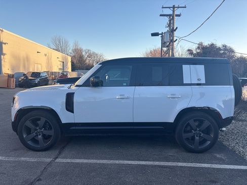 Used 2023 Land Rover Defender 110 image 2