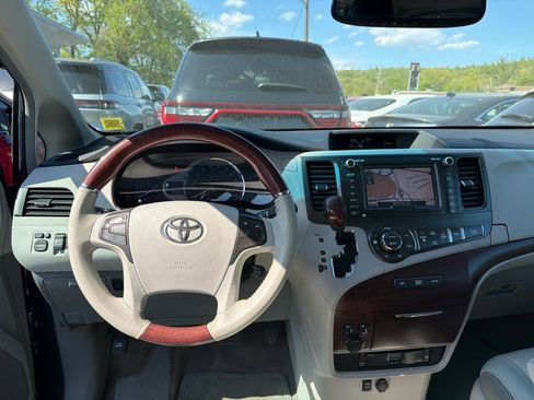 Used 2013 Toyota Sienna Limited w/ Premium Pkg AWD/4WD image 24