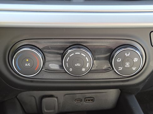 Used 2024 Chevrolet Trax LS FWD image 30