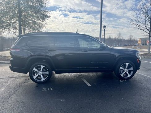 Used 2023 Jeep Grand Cherokee L Limited image 17