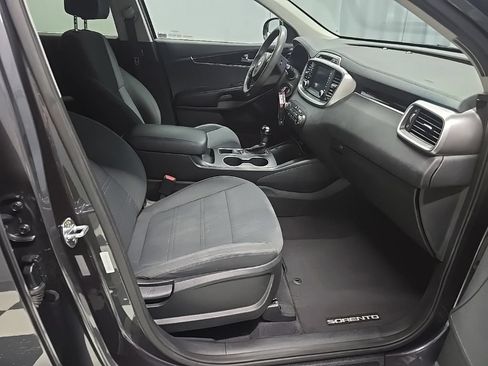 Used 2018 Kia Sorento AWD image 5