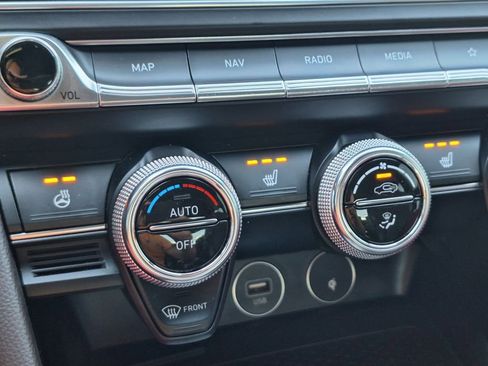 Used 2022 Genesis G70 2.0T w/ Prestige Package image 25