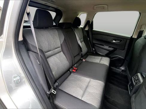 Certified 2025 Nissan Rogue SV FWD image 20