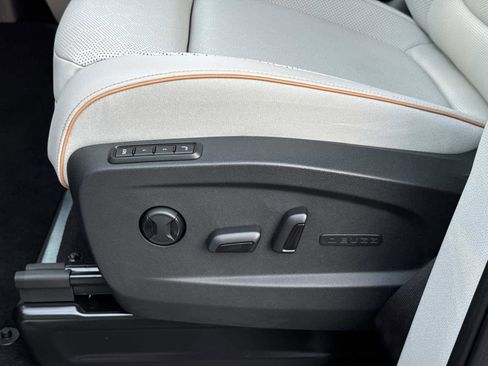 New 2025 Volkswagen ID. Buzz Pro S Plus image 21