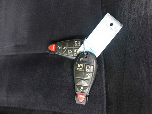 Used 2014 Dodge Grand Caravan SXT w/ Rear Park Assist Package image 29