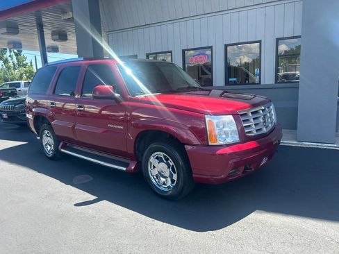 Used 2005 Cadillac Escalade AWD image 25