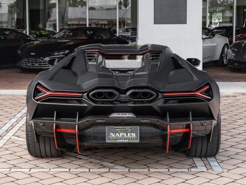 Used 2024 Lamborghini Revuelto image 35