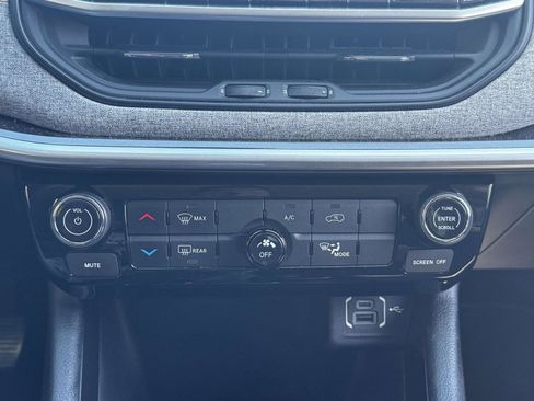 Used 2022 Jeep Compass Sport FWD image 27