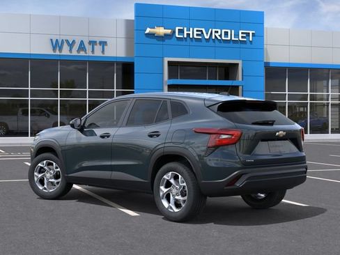 New 2026 Chevrolet Trax LS w/ LS Convenience Package FWD image 3
