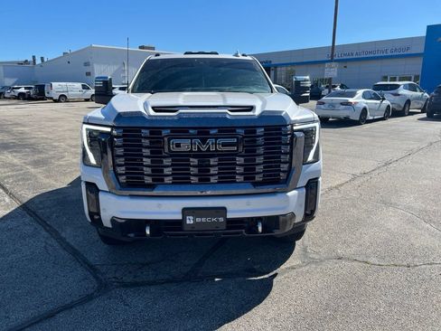 Used 2024 GMC Sierra 2500 Denali Ultimate AWD/4WD image 2
