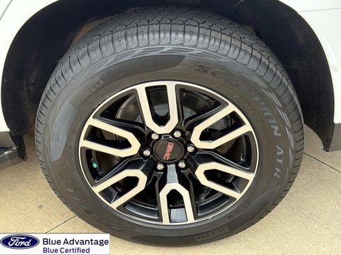 Used 2024 GMC Yukon AT4 AWD/4WD image 7