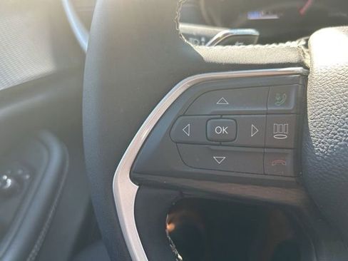 Used 2023 Jeep Grand Cherokee Laredo image 18