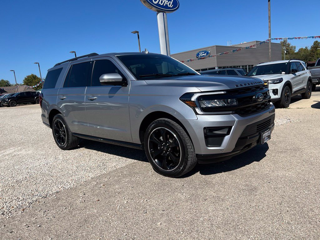 Used 2022 Ford Expedition Limited AWD/4WD image 1