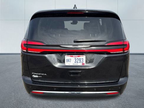 Certified 2023 Chrysler Pacifica Touring-L image 5