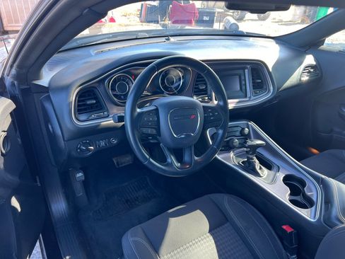 Used 2015 Dodge Challenger SXT w/ Driver Convenience Group image 18