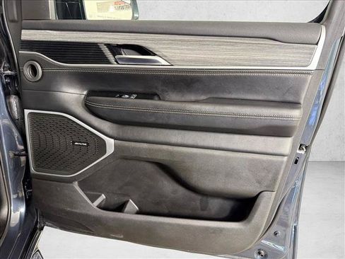 Used 2024 Jeep Wagoneer L Series II w/ Flexible Seating Group AWD/4WD image 15